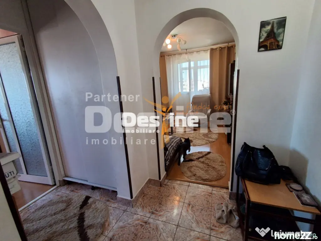 Apartament 3 camere, semidecomandat, Alexandru Cel Bun, 89.