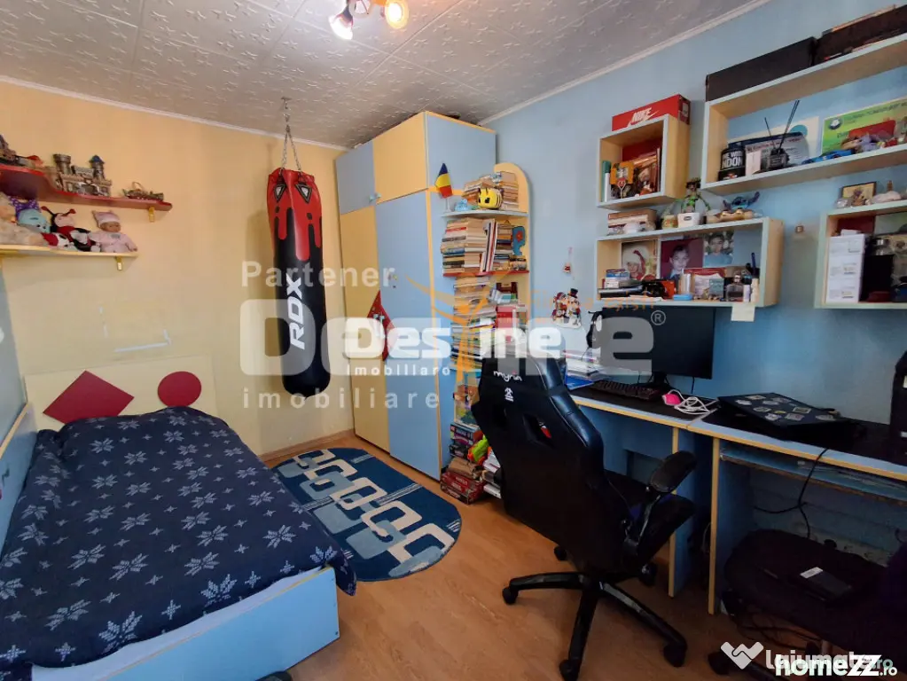 Apartament 3 camere, semidecomandat, Alexandru Cel Bun, 89.