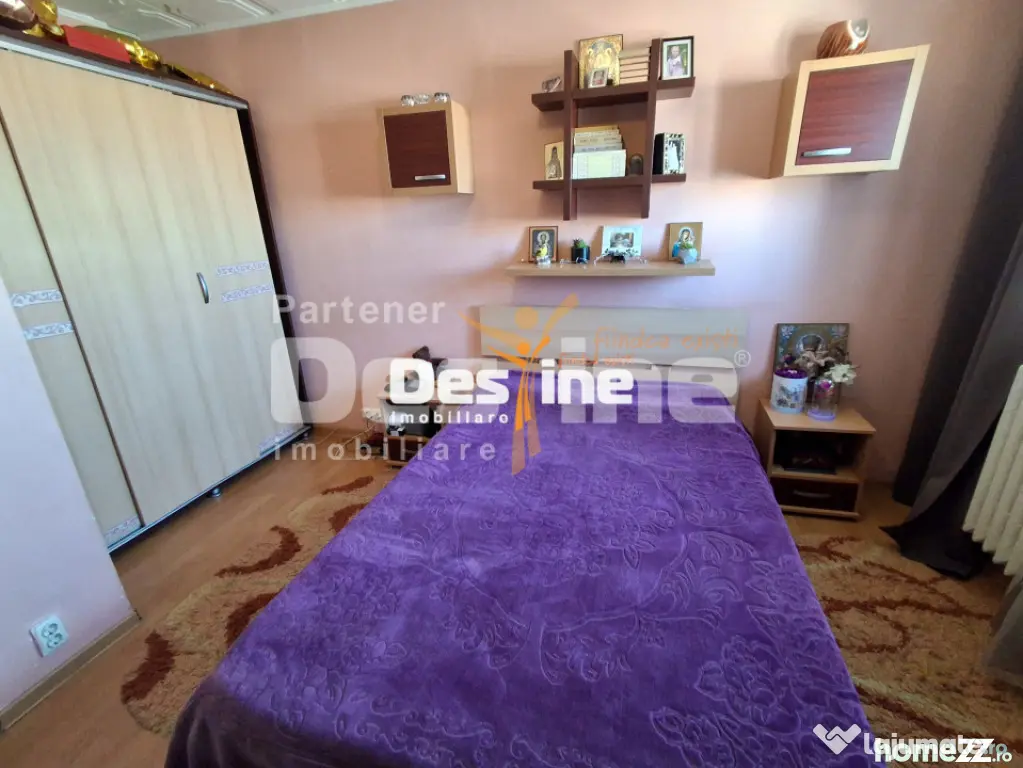 Apartament 3 camere, semidecomandat, Alexandru Cel Bun, 89.