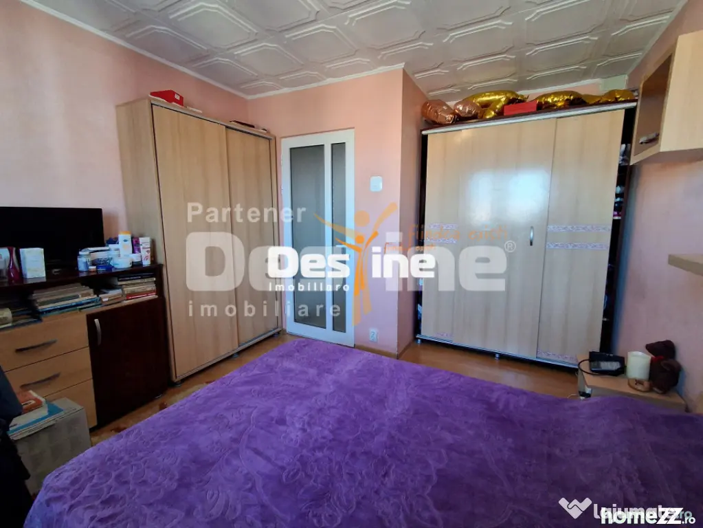 Apartament 3 camere, semidecomandat, Alexandru Cel Bun, 89.