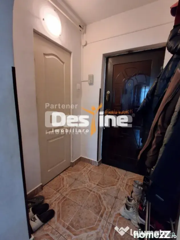 Apartament 3 camere, semidecomandat, Alexandru Cel Bun, 89.