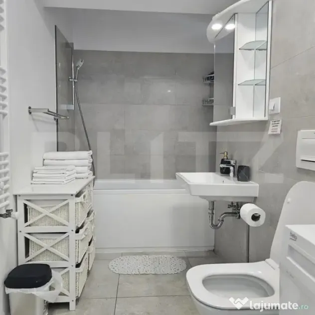 Apartament modern cu parcare – zona Noua