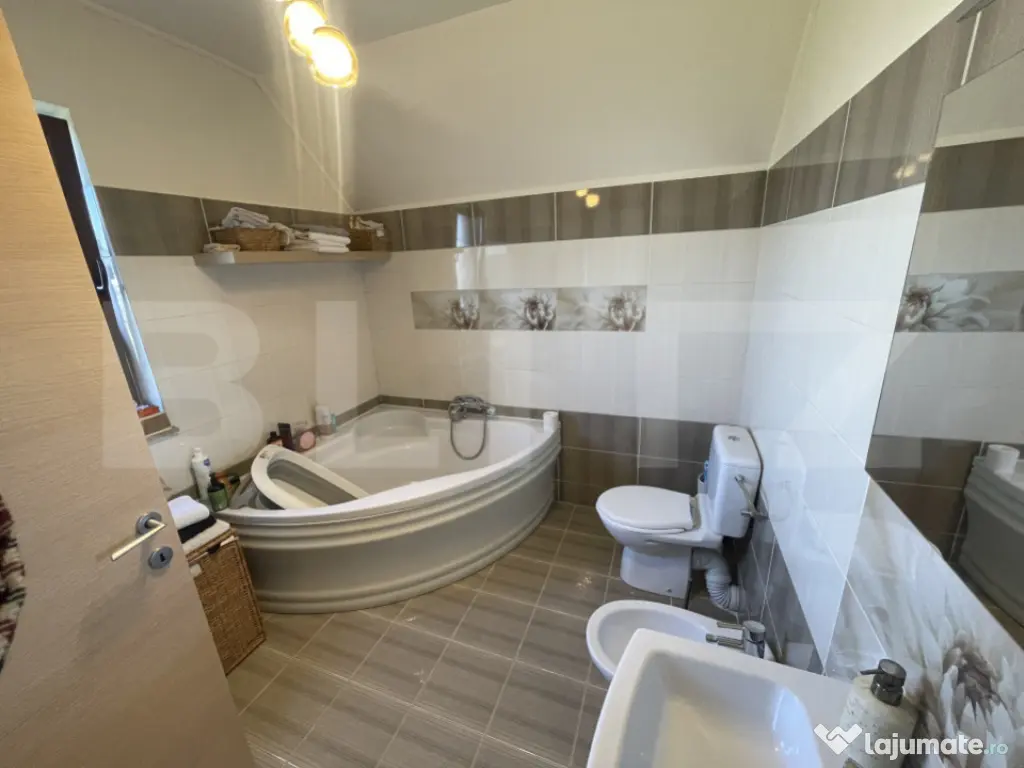 Casă spațioasă cu etaj | Curte superbă | Zonă liniștit