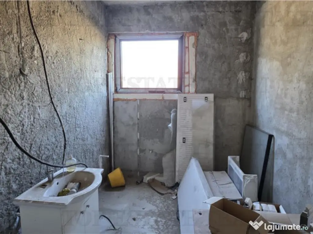 Domnesti - Potential investitional/ Casa la gri 476mp si ter