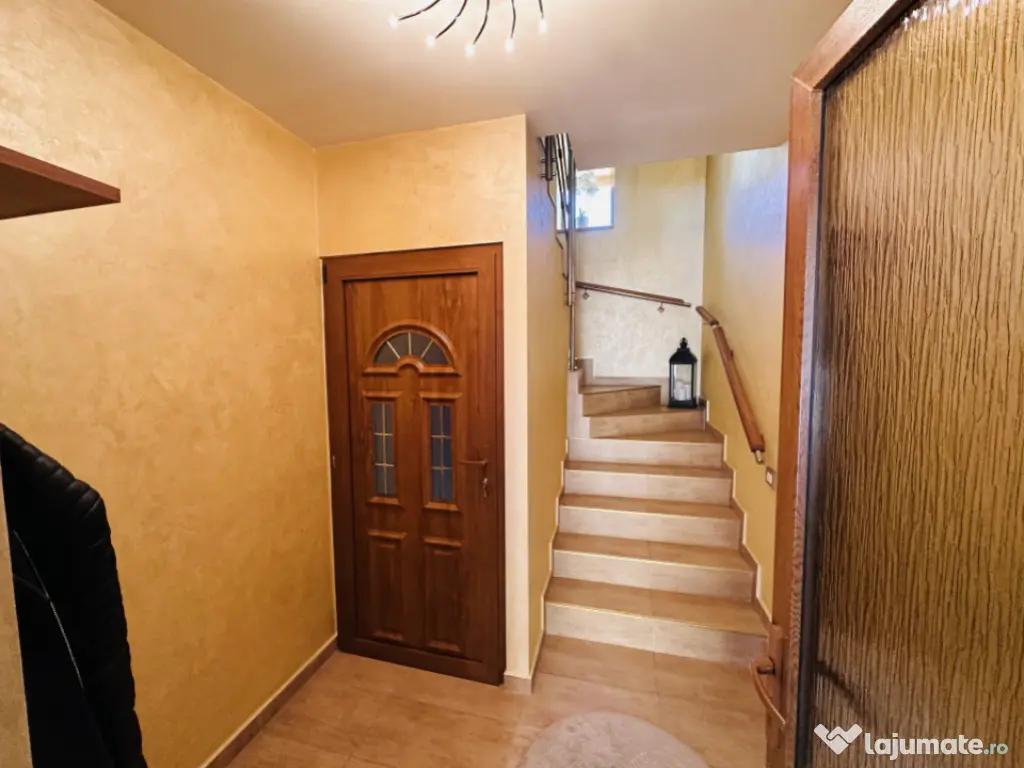 Vila superba, padure Rosu, 1000 mp teren, 310 mp construiti,