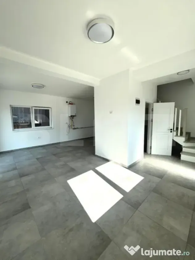 Casă tip Duplex, 80 mp, 200 mp teren, zona Lisaura