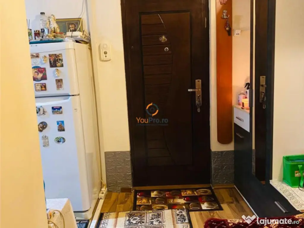 Apartament Decomandat cu centrala zona Buziasului