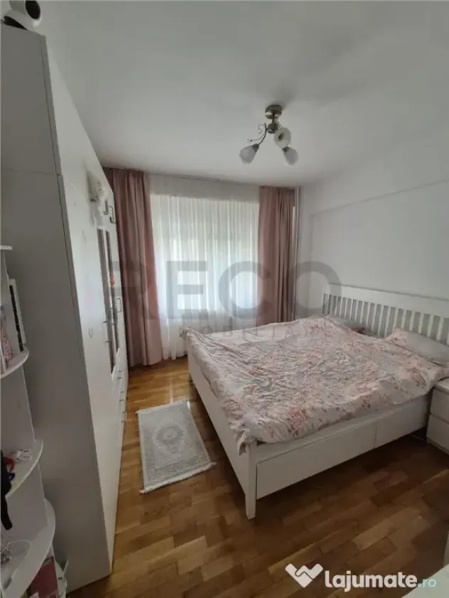 RECO Apartament 4 camere, decomandat, Bloc cu lift, Etajul 2