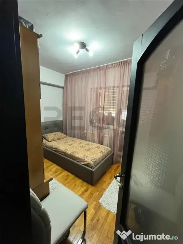 RECO Apartament 4 camere, decomandat, Bloc cu lift, Etajul 2