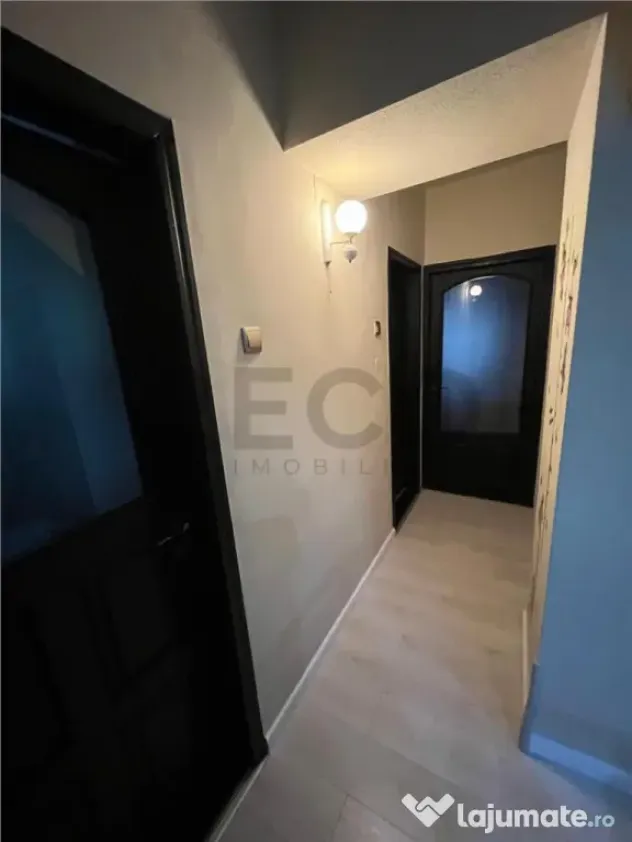 RECO Apartament 4 camere, decomandat, Bloc cu lift, Etajul 2