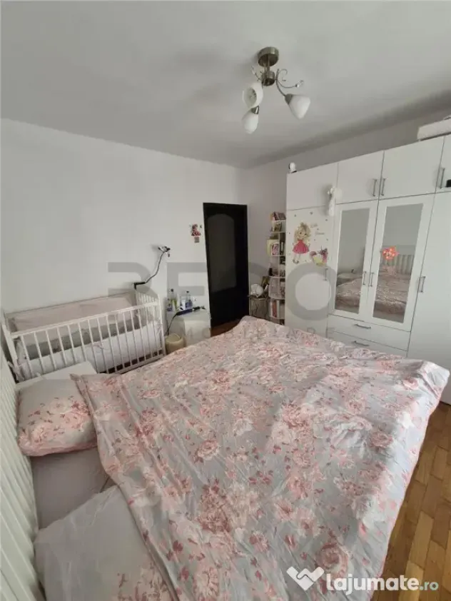 RECO Apartament 4 camere, decomandat, Bloc cu lift, Etajul 2