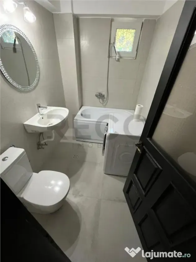 RECO Apartament 4 camere, decomandat, Bloc cu lift, Etajul 2