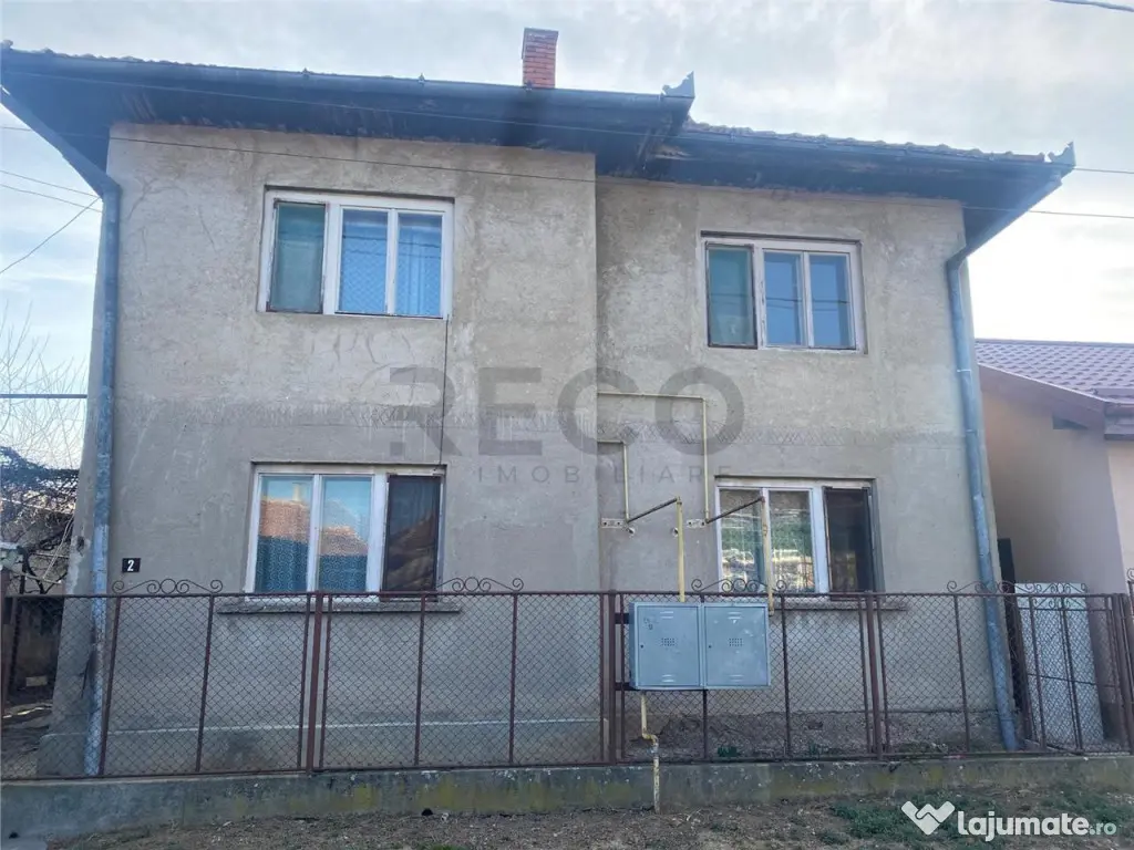 Reco casa P E cu doua apartamente