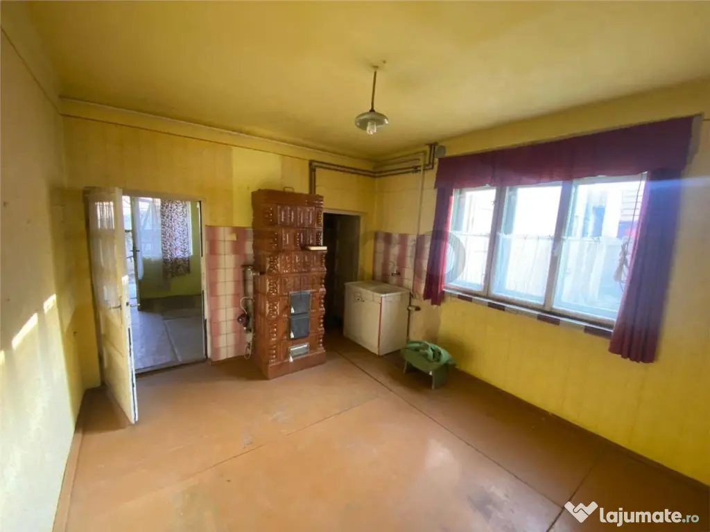 Reco casa P E cu doua apartamente