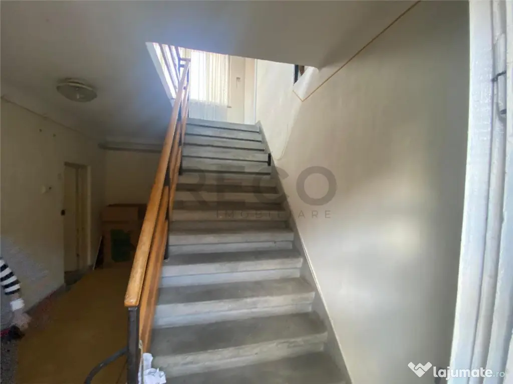 Reco casa P E cu doua apartamente