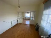 Reco casa P E cu doua apartamente 