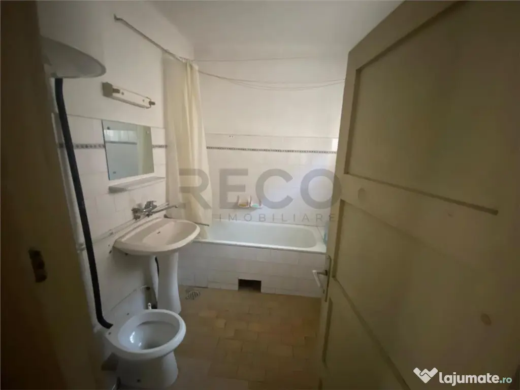 Reco casa P E cu doua apartamente