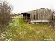 RECO . Teren intravilan cu hala metalica in Roit . 