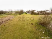 RECO . Teren intravilan cu hala metalica in Roit . 