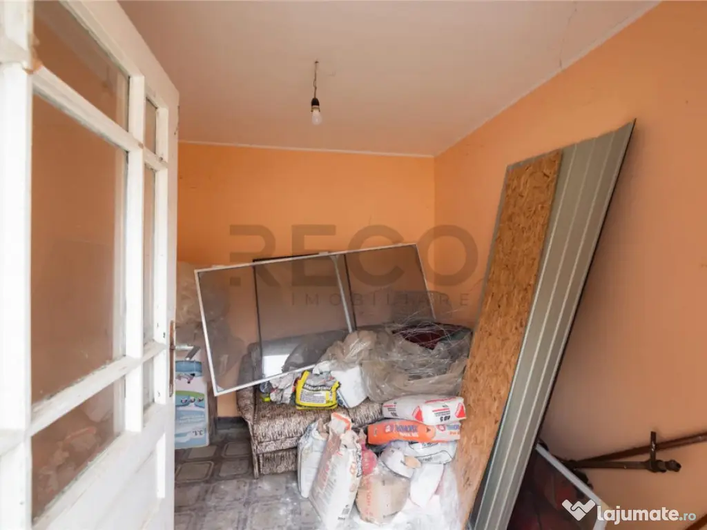 RECO Casa cu 4 camere in Burzuc