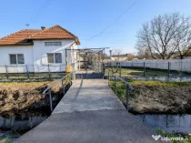 Casă de vânzare în Simeria, teren generos 845 mp + anexe