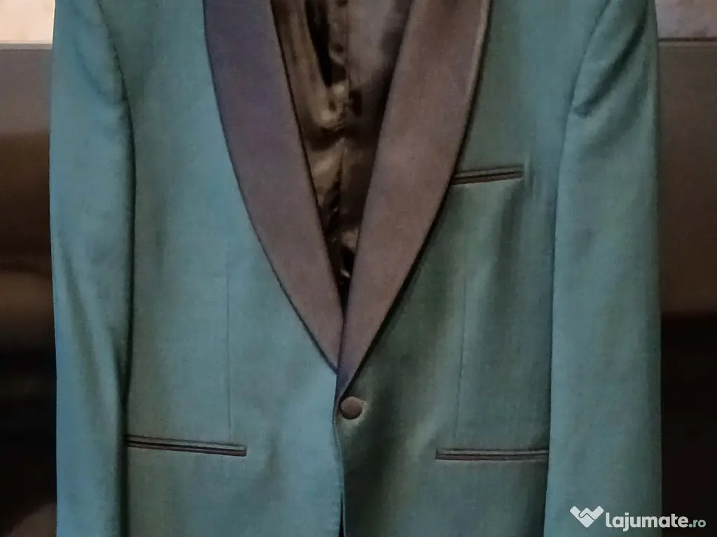 Costum barbatesc pentru evenimente speciale