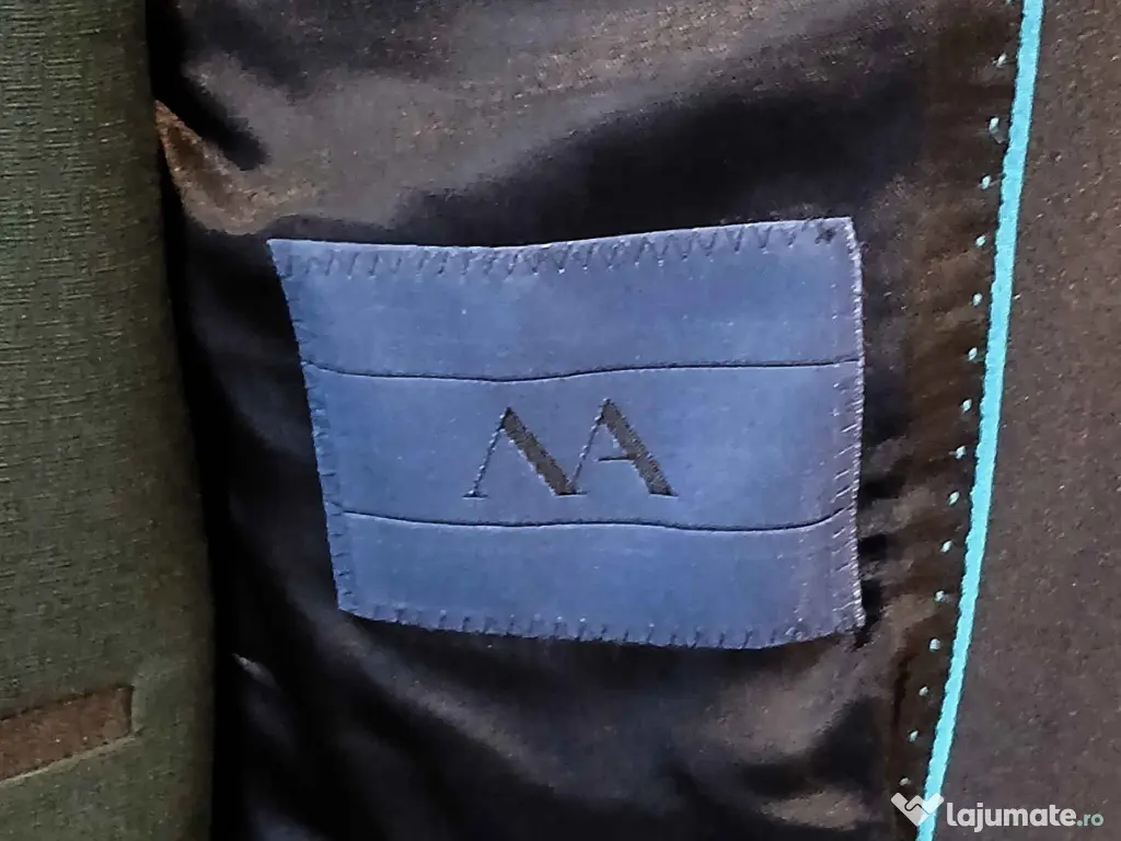 Costum barbatesc pentru evenimente speciale