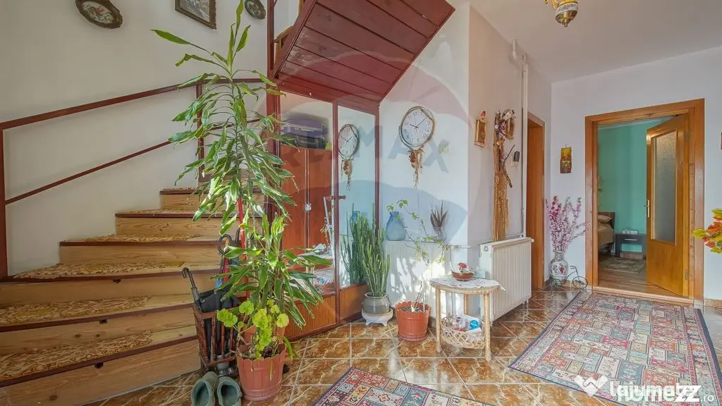 Casă spațioasă și practică, aproape natură si oraș...