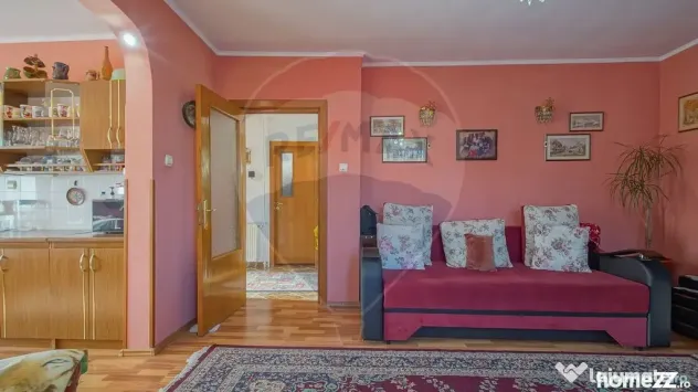 Casă spațioasă și practică, aproape natură si oraș...