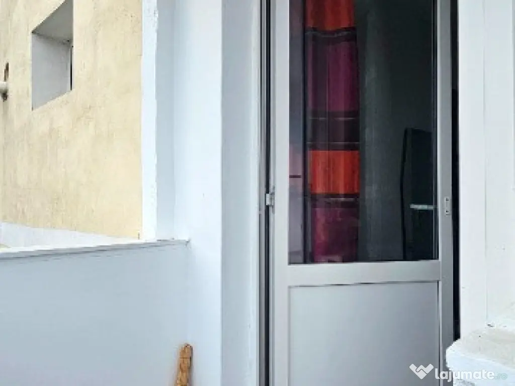 Apartament 2 camere decomandate, etaj 1, mobilat,utilat, boxa,Precista