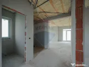 De vânzare casă semifinisată cu 3 camere, 455 mp teren... 