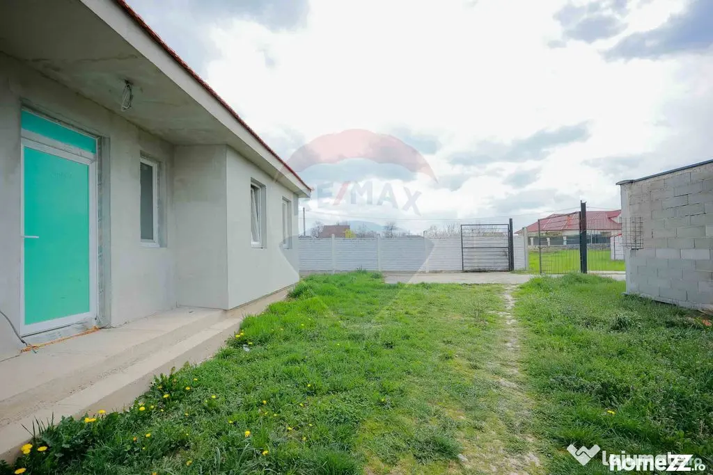 De vânzare casă semifinisată cu 3 camere, 455 mp teren...