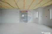 De vânzare casă semifinisată cu 3 camere, 455 mp teren... 