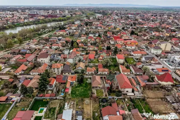 Casă construită în anul 2000, cu 5 camere Aradul Nou, ...