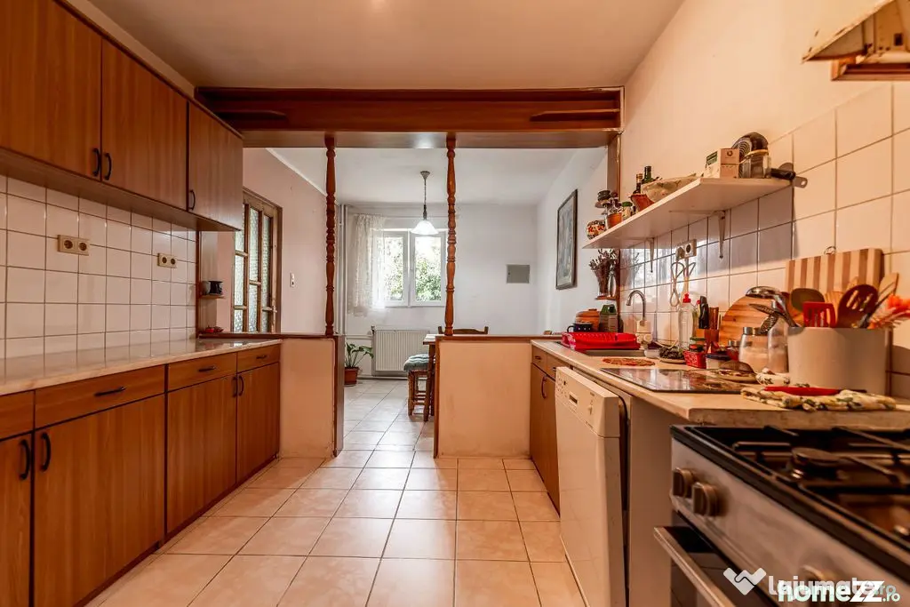 Casă construită în anul 2000, cu 5 camere Aradul Nou, ...