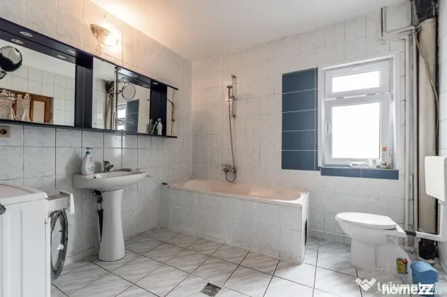 Casă construită în anul 2000, cu 5 camere Aradul Nou, ...
