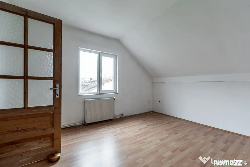 Casă construită în anul 2000, cu 5 camere Aradul Nou, ...