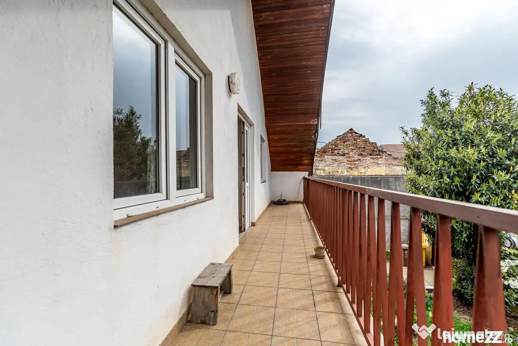Casă construită în anul 2000, cu 5 camere Aradul Nou, ...
