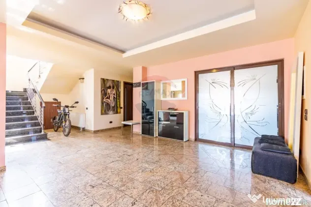 Vilă pentru familie sau afacere, 329 mp utili în Corbeanca