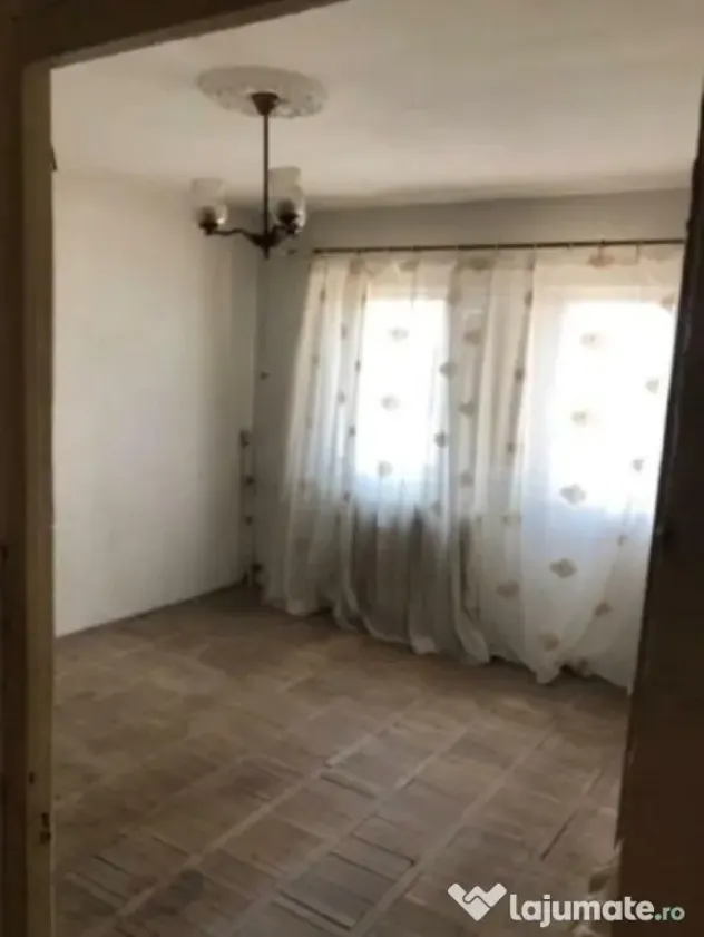 Apartament de vanzare in Constanta, Km 5 - 2 camere decomandat
