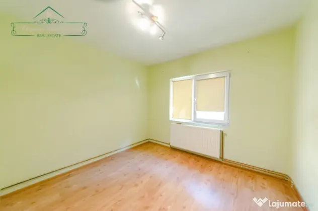 Apartament 3 camere cu centrala proprie, zona 100 Micalaca,