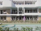 Apartament la parter, cu terasă, piscină și spa, situat aproape de mare 