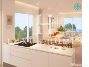 Apartament la parter, cu terasă, piscină și spa, situat aproape de mare 