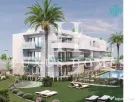 Apartament la parter, cu terasă, piscină și spa, situat aproape de mare