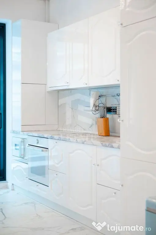 Apartament premium cu terasă mare și vedere la mare –...