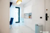 Apartament premium cu terasă mare și vedere la mare –...