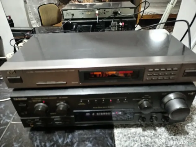 Amplificator și tuner JVC