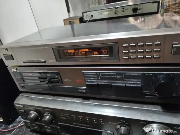 Amplificator și tuner JVC