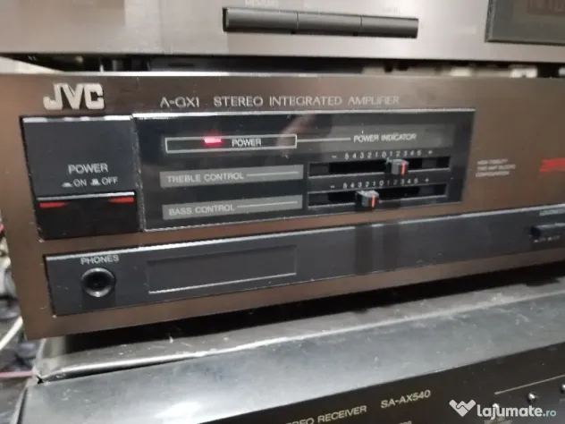Amplificator și tuner JVC