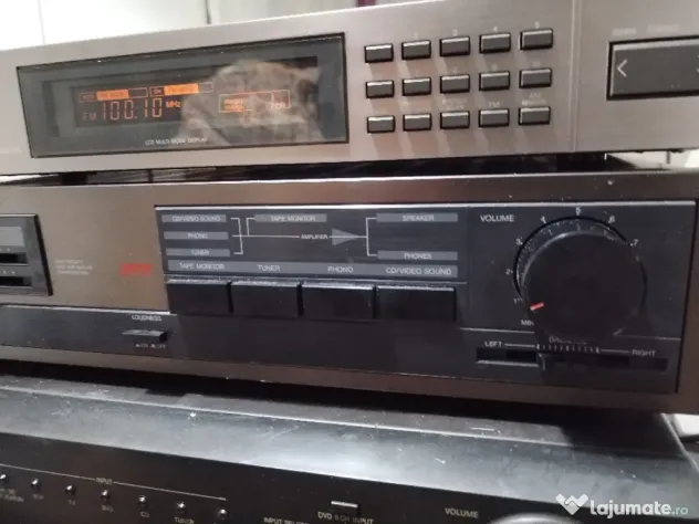 Amplificator și tuner JVC
